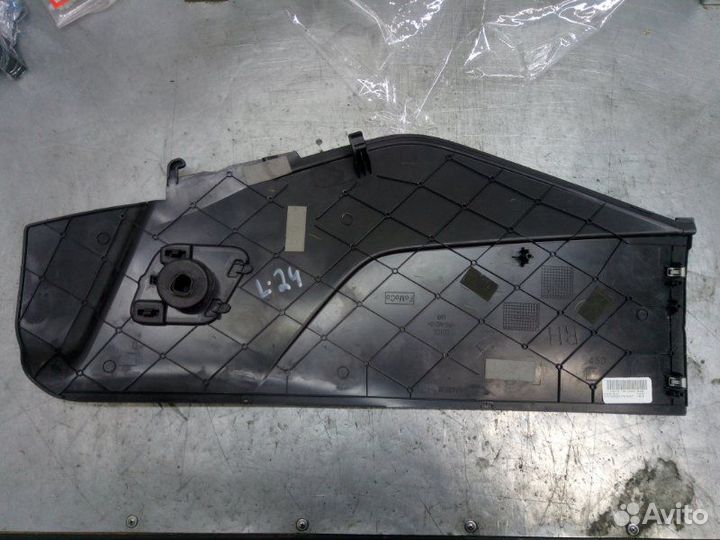 Накладка (кузов внутри) правая Ford Focus 3