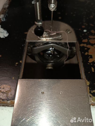 Швейная машина пмз-1А на столе