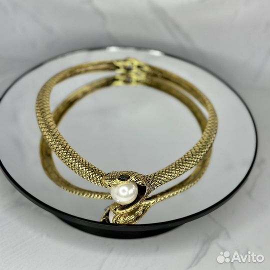 Колье чокер в виде золотой змеи