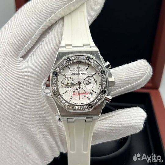 Часы красивые женские белые Адемар Пиге