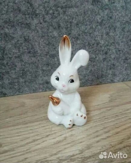Фарфоровая статуэтка, зайка