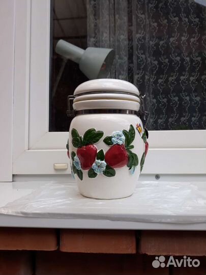 Банка керамическая для хранения сыпучих продуктов