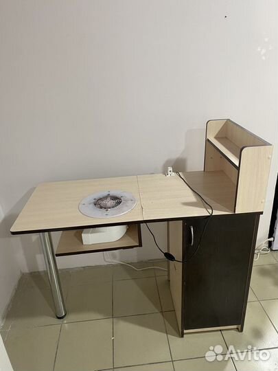 Маникюрный стол складной