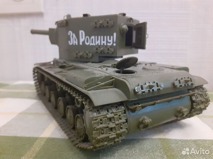 Готовая модель танка кв2 (1:35)