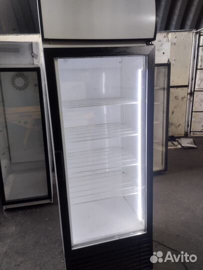 Холодильный шкаф витрина