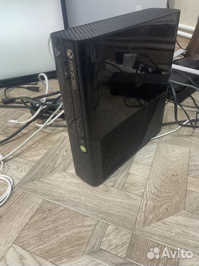 Xbox 360 e с играми