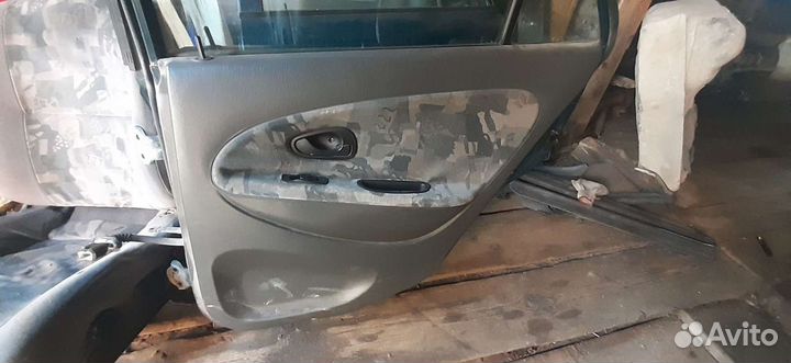 Дверь передняя, задняя Mitsubishi Carisma