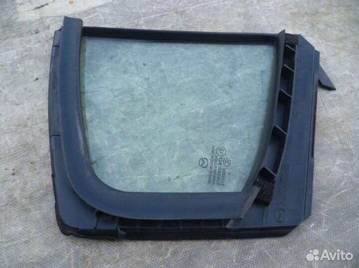 Мазда 3 Стекло двери задней левой (форточка)