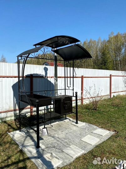 Мангал с крышей