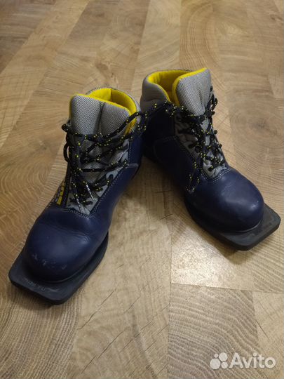 Лыжные ботинки детские 35 размер