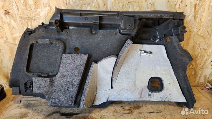 Обшивка багажника правая Volvo V50