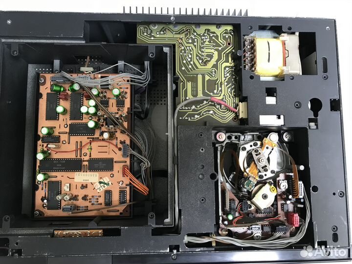 Проигрыватель компакт дисков Philips cd304