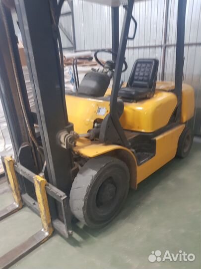 Погрузчик Komatsu FG260-12 бензин 2,5т 3м