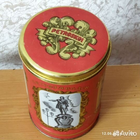 Жестяная банка для сыпучих продуктов