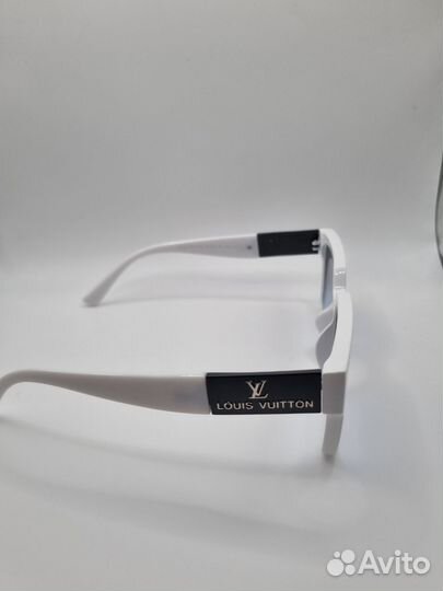 Солнцезащитные очки Louis Vuitton