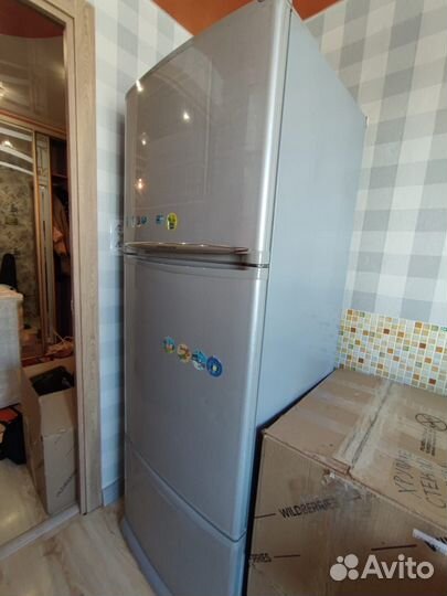 Холодильник бу Mitsubishi