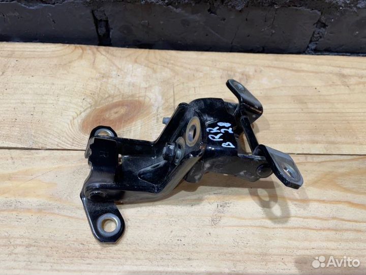 Петля двери задняя правая Nissan X-Trail