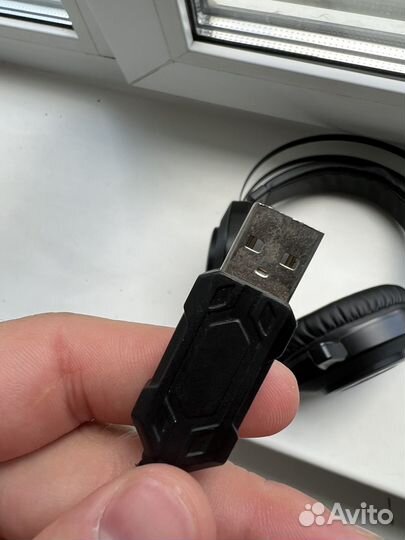 Наушники с микрофоном