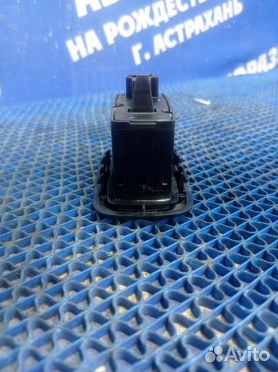 Кнопка стеклоподъемника Mercedes-Benz W169 хэтчбек