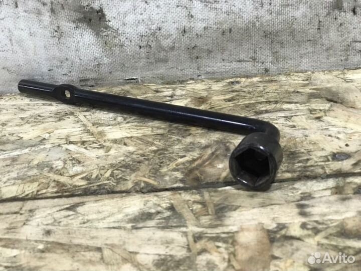 Ключ балонный Hyundai Santa Fe 2