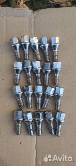 Набор колёсных болтов Renault