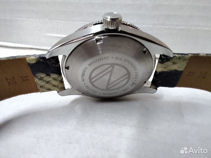 Часы Spinnaker, Suunto Core, Brookiana