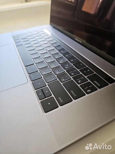 Macbook Pro 15 2017 i7 16gb 256gb