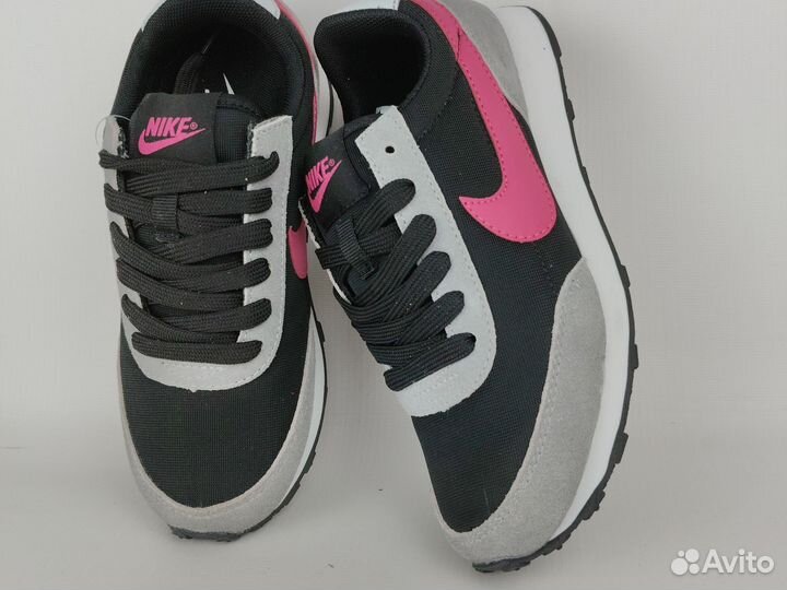 Кроссовки Nike женские