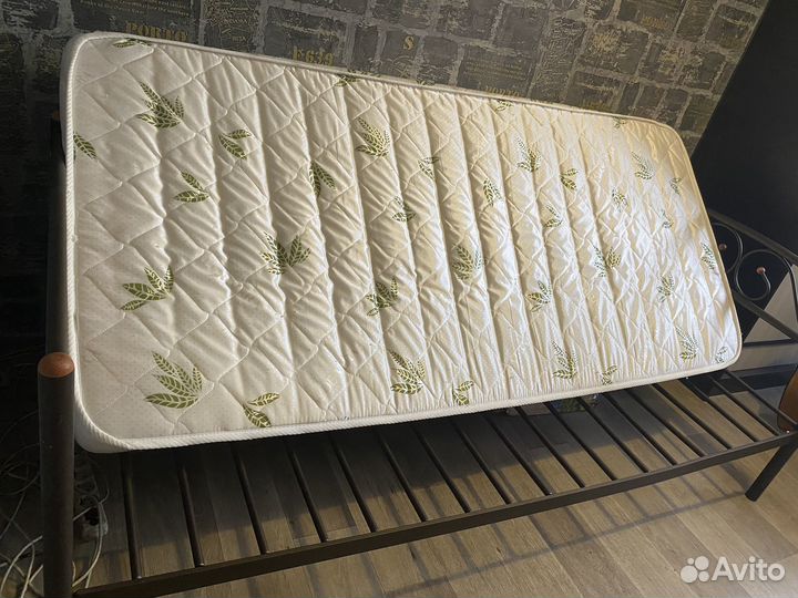 Кровать металлическая с матрасом