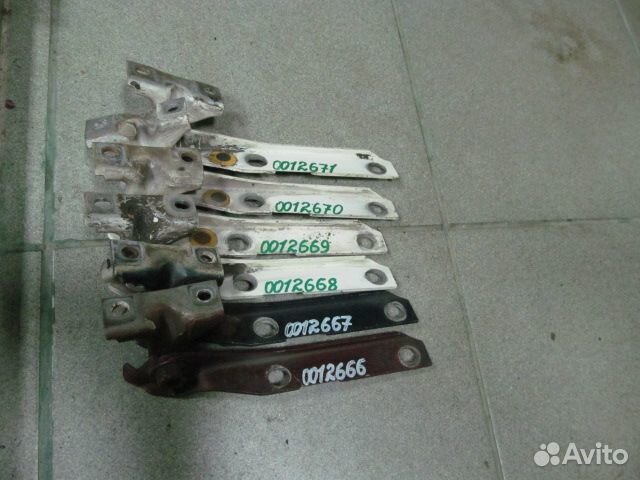 Петля капота правая Audi A80 B3 893 1987-1992