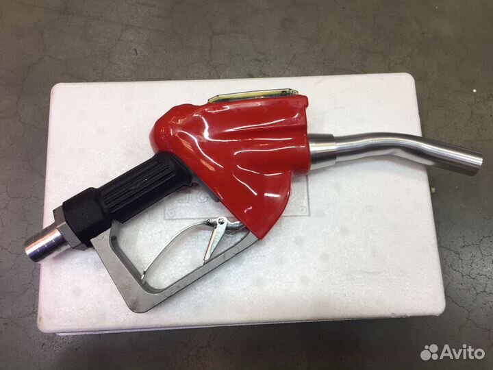 Заправочный пистолет с электронным счетчиком