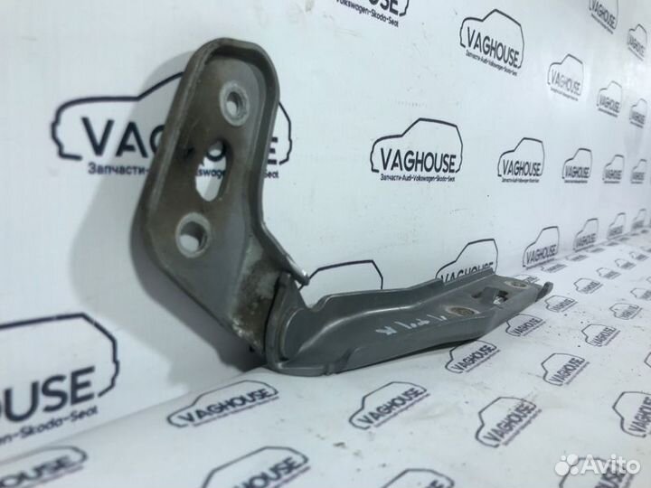 Петля капота передняя правая Audi A6 C6 3.2 BYU