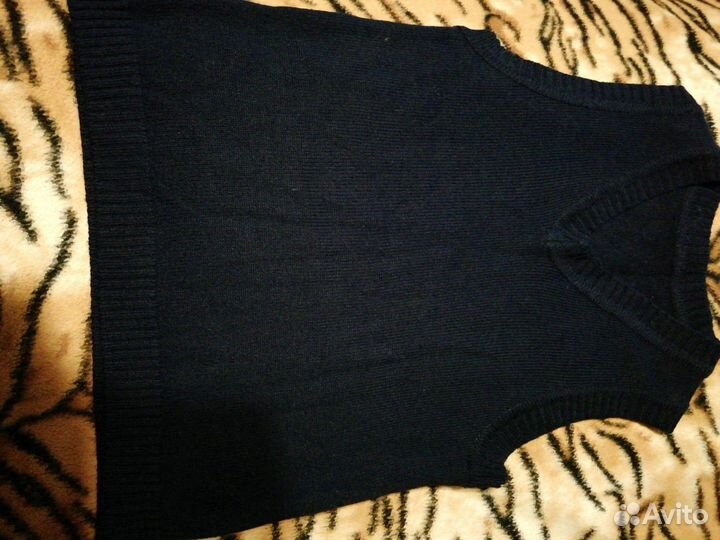 Жилетки новая и б/у, тёплая безрукавка