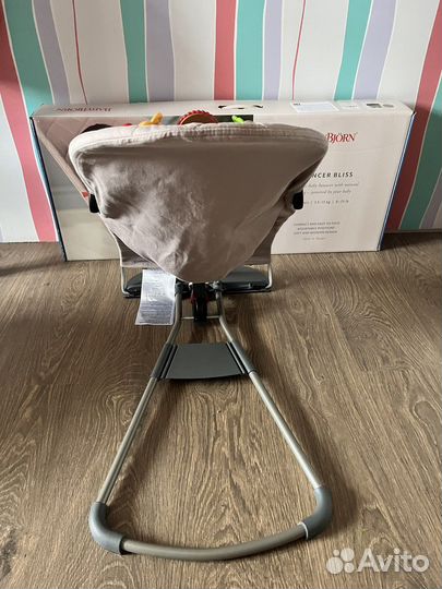 BabyBjorn Кресло-шезлонг с игрушкой