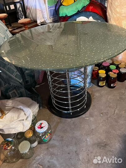 Продам стол