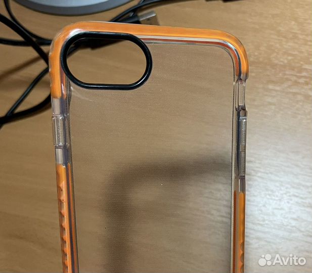 Противоударный прозрачный чехол на iPhone 8