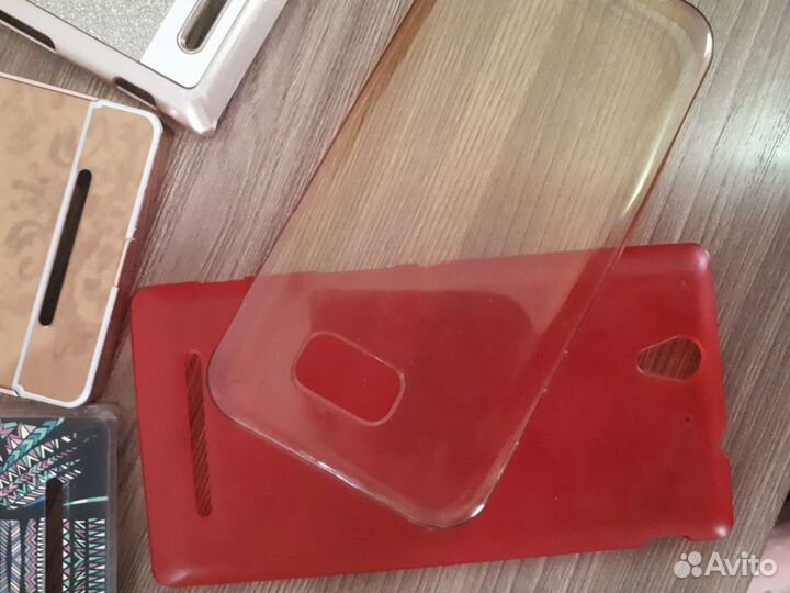 Чехлы на телефон