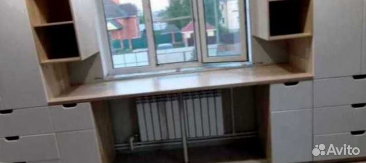 Детская рабочая зона у окна