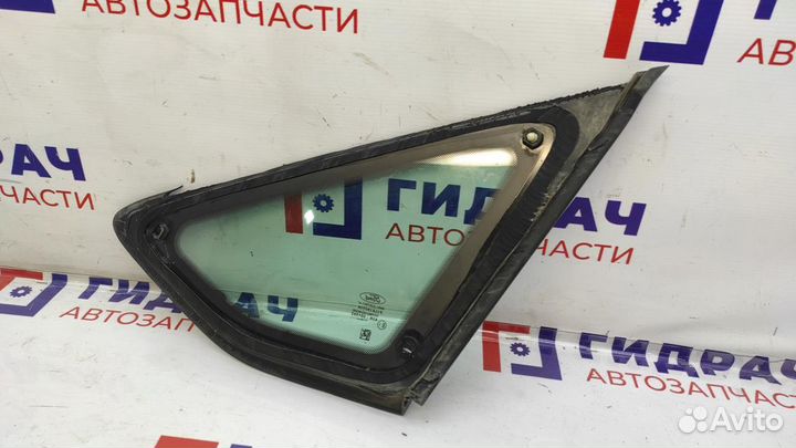 Стекло кузовное глухое левое Ford Focus 3 1786436