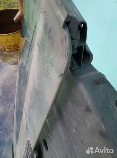 Audi A8 d2 (боковое стекло)