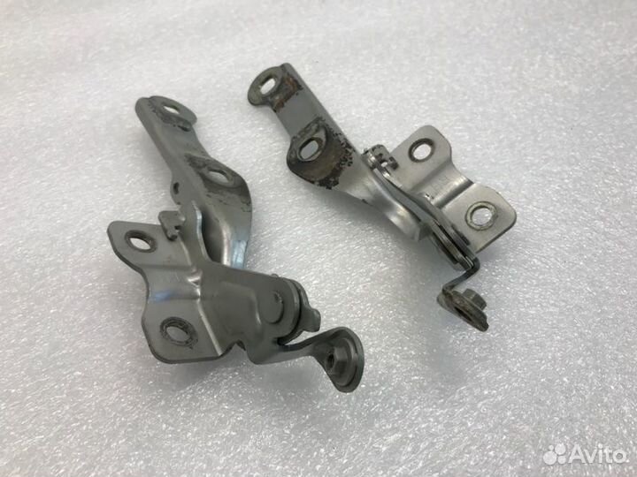 Петля капота Chevrolet Cruze седан 1.8 2010