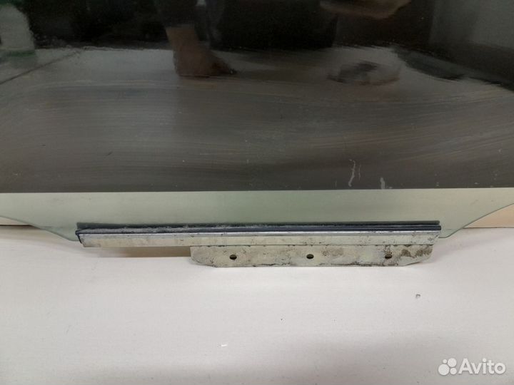 Стекло двери задней левой Toyota Auris E150 2006-2