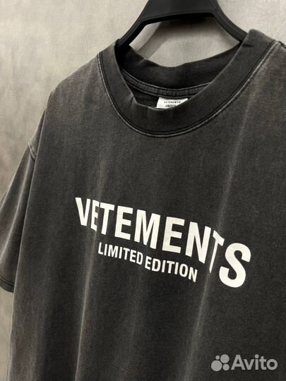 Стильная футболка Vetements