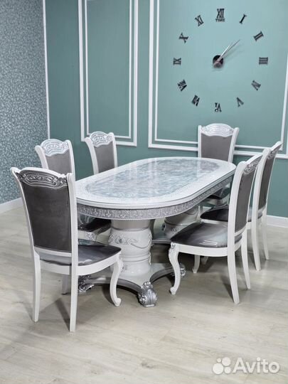 Кухонный стол и стулья