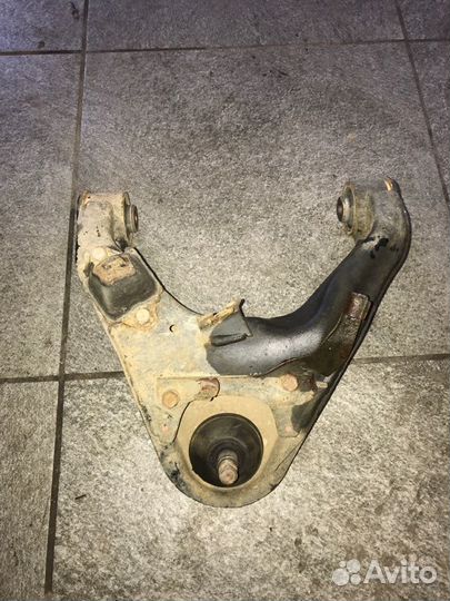 Рычаг передний левый верхний Mitsubichi L200 4N15