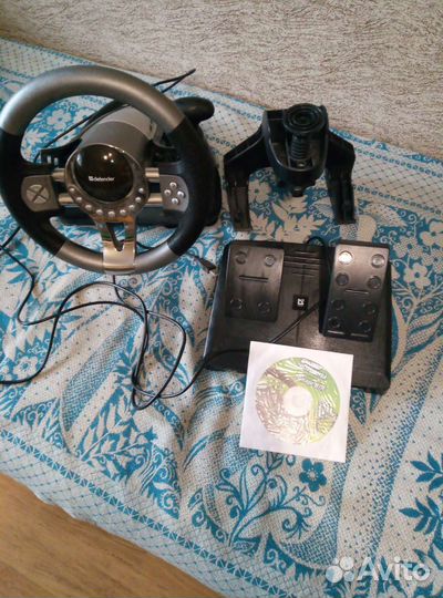 Игровой руль с педалями