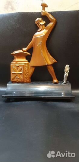 Сувенирная статуэтка СССР