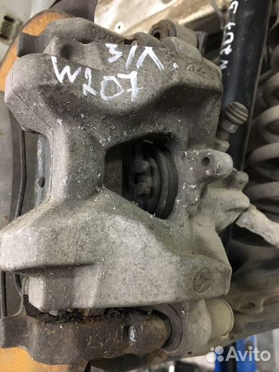 Суппорт Mercedes w207