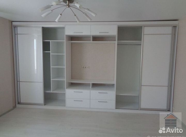 Белый шкаф