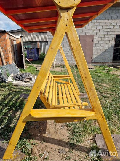 Садовые качели из дерева